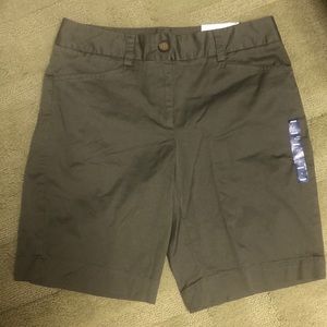 NWT LANDS END WOMENS CHINO 10IN SHORTS